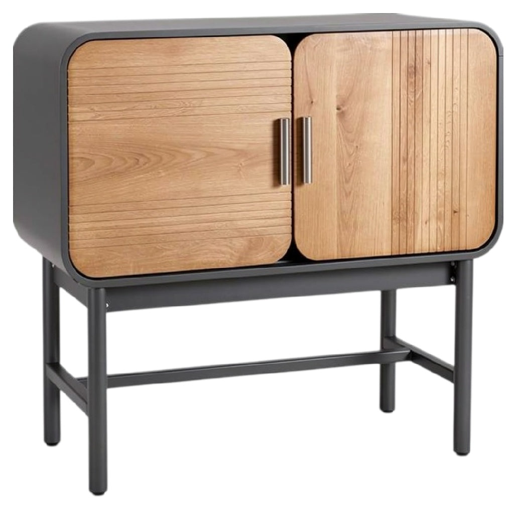 Technische titel in het Nederlands: **Moderne kast met houten deuren en metalen frame**