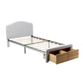 **Technische titel in het Nederlands: 'Stalen Bedframe met Lades en Gestoffeerd Hoofdbord'**